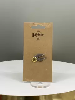 PIN SNITCH DORADA